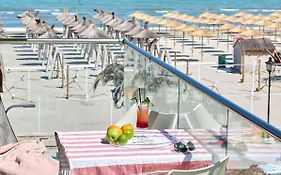 Beachfront Sea View Apartment - Spa Pools Beach Resort